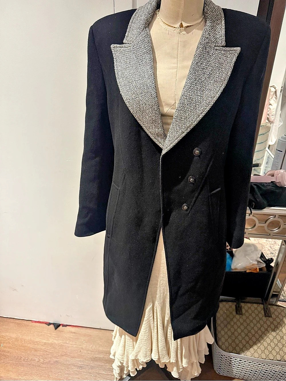 Dawn levy woman’s wool coat 3/4 dressy
